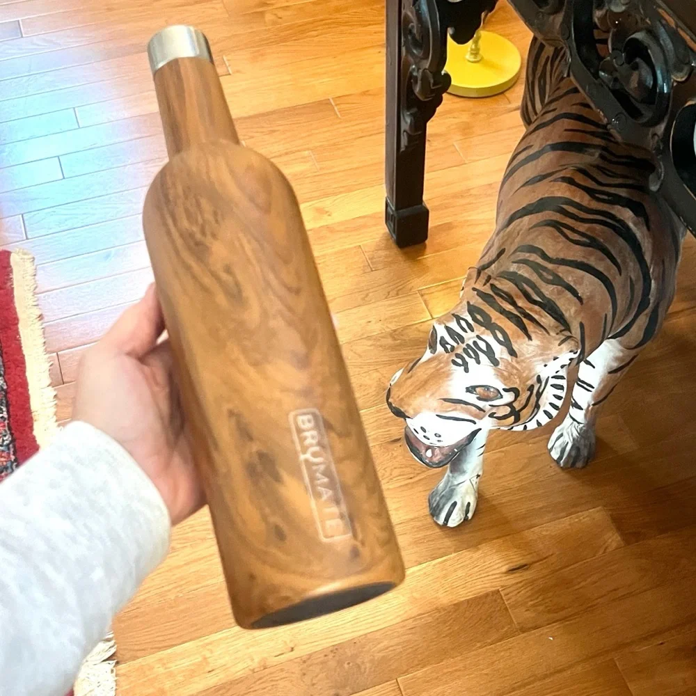 BRUMATE, Never Been Used, 
WINESULATORTM  25 OZ WINE CANTEEN Gorgeous WALNUT - Picture 2 of 3